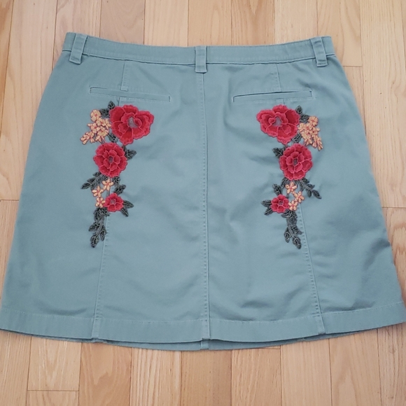 L.L. Bean Classic Fit Chino Skirt with Roses S 20 - Picture 9 of 9